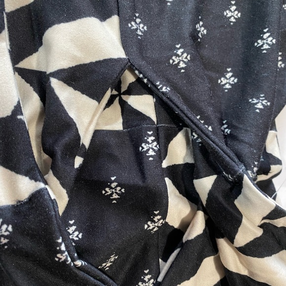 NWOT Urban Outfitters size large crop top self ties black/cream contrasting - Picture 4 of 7